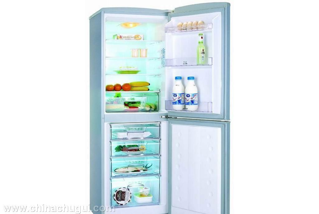 产品类别:三开门或多开门总容积:163冷藏室容积:112冷冻室容积:50变温容枳:0制冷方式:1冷冻能力:3kg/24h气候类型:ST额定耗电量:0.73kw.h/24h额定电压/频率:220V/Hz隔热材料:0制冷循环系统:0温控方式:0冰冻星级:0制冷剂:1额定输入功率:105w防触电保护类型:0抗菌类型:3能耗等级:II级显示屏:2超静音:0搁架类型:1门封条:可拆卸抗菌门封条酒瓶架:有外形尺寸:525*1460*581宽*高*厚(mm)产品重量:56kg其它特点:多重抗菌,美味新鲜容声冰箱BCD-